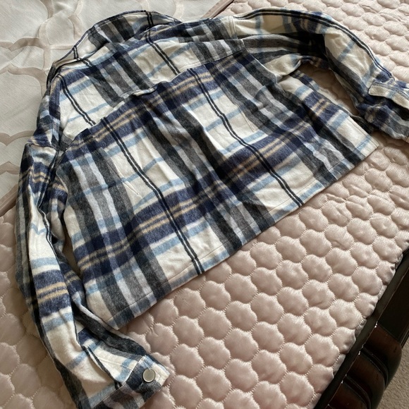Zara Cropped Flannel - Picture 3 of 5